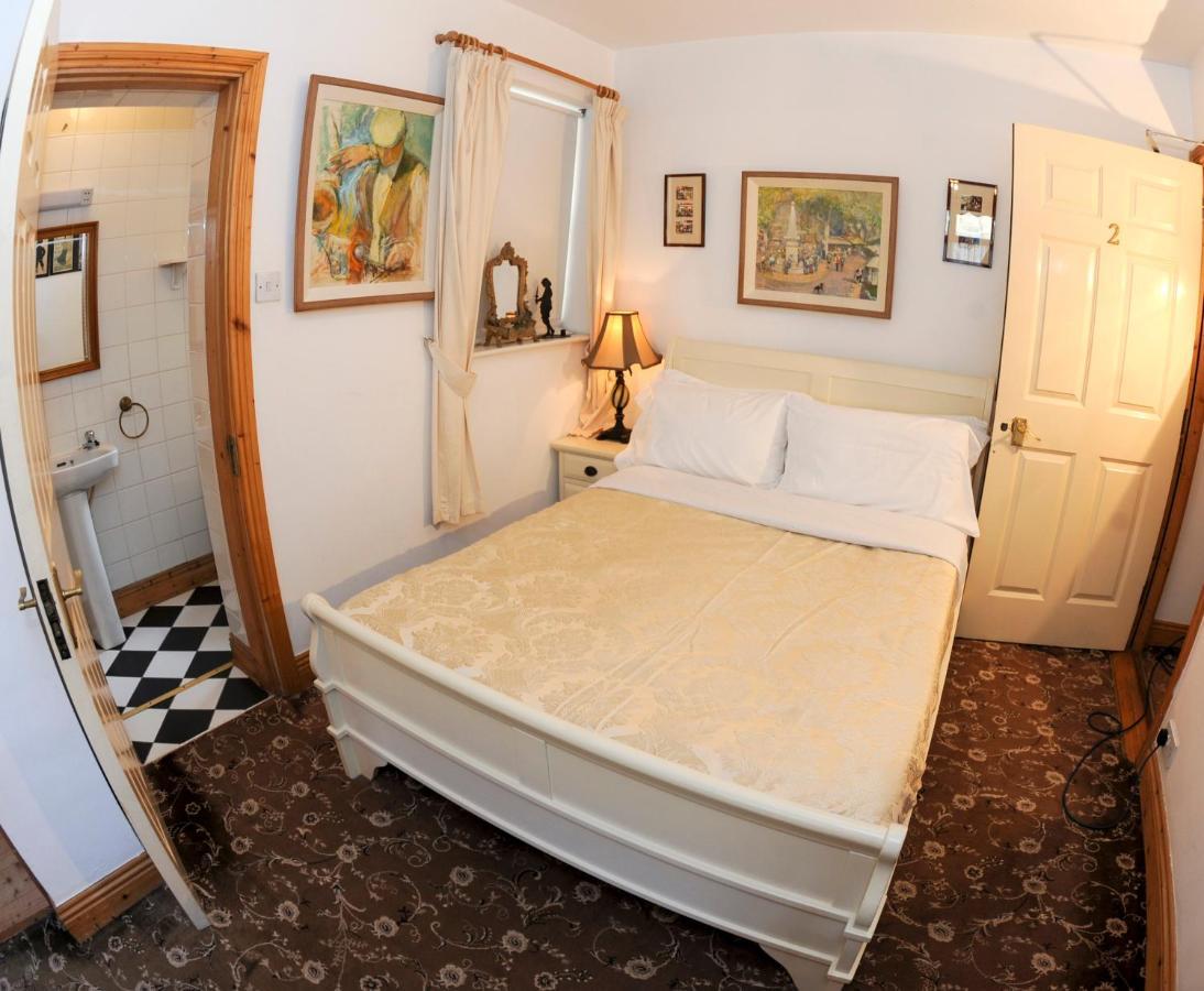 The Gallery B&b, The Glen, ,county Cork *