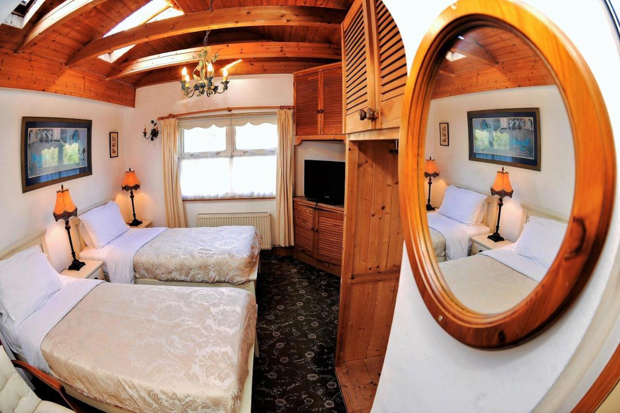 The Gallery B&b, The Glen, ,county Cork *