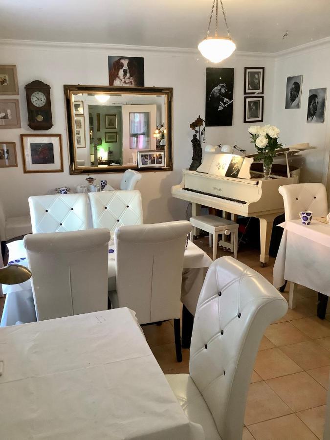The Gallery B&b, The Glen, ,county Cork * Kinsale