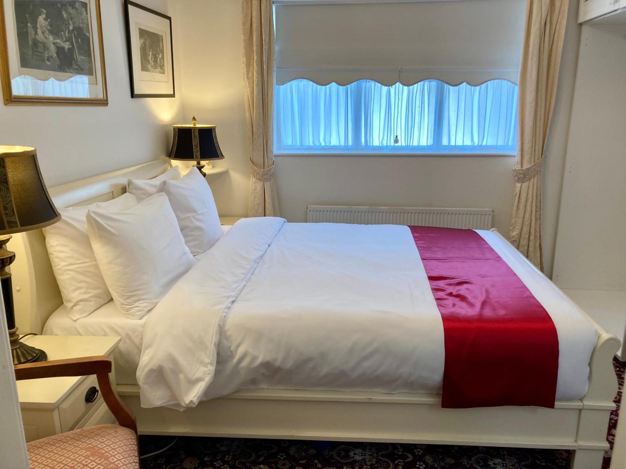 The Gallery B&b, The Glen, ,county Cork Kinsale